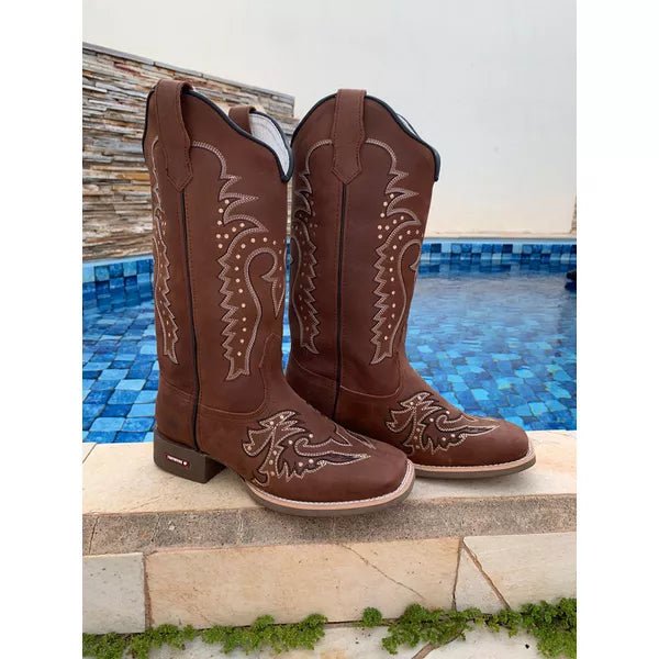 BOTA TEXANA EM COURO BORDADO CHEIO PONTILHADO SOLADO MARROM - Imagem 3