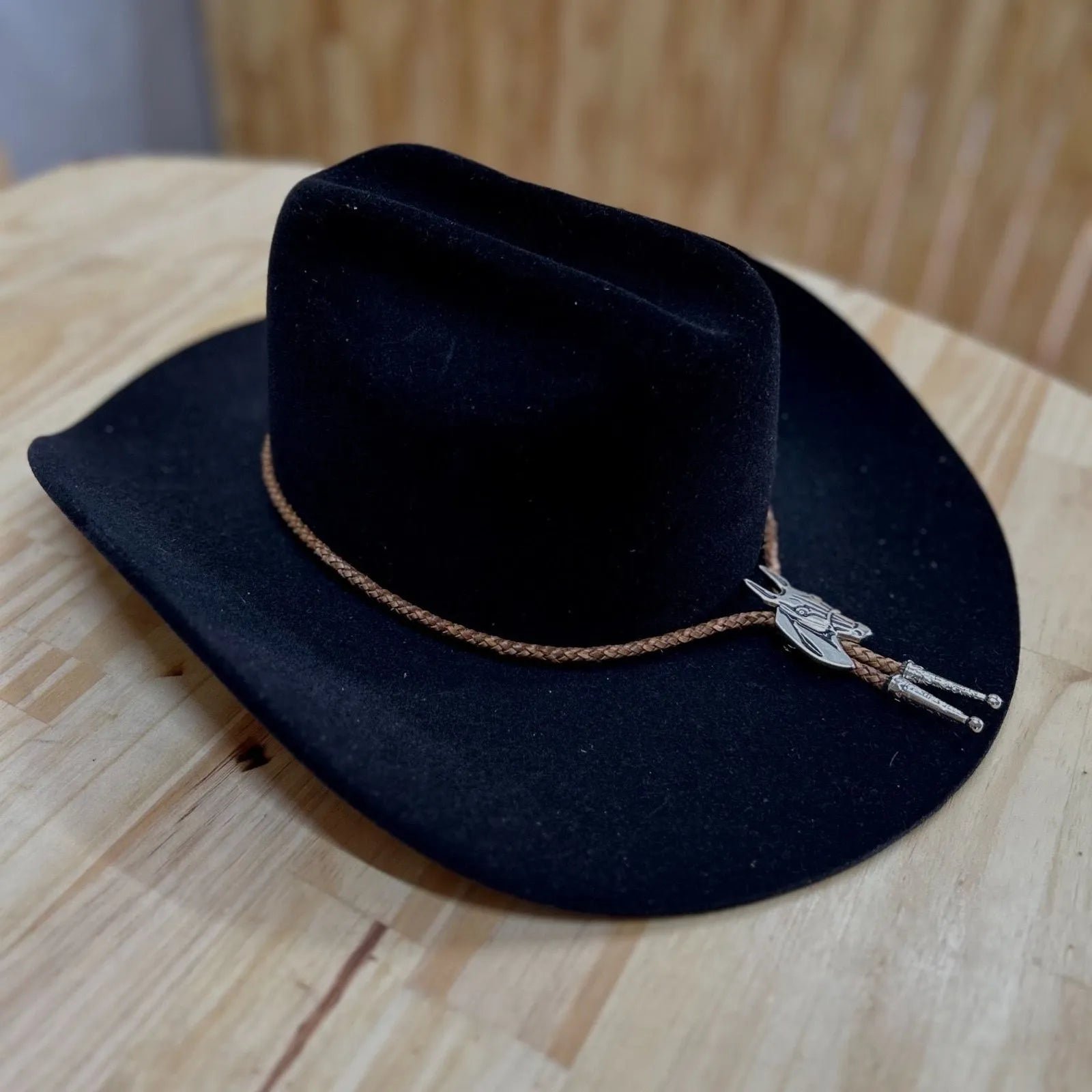 GRAVATA COUNTRY - CORDÃO PRETO PINGENTE MULA - Imagem 2