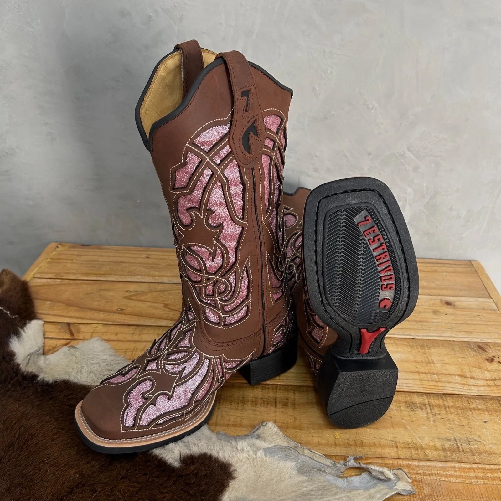 Texana Pipoco - Couro Crazy Horse Nescau | Glitter Rosa e Bordados Bege - Imagem 2