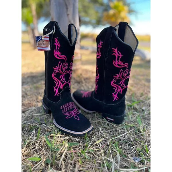 BOTA TEXANA EM COURO NOBUCK PRETO BORDADO FLORES E RAMOS ROSA - Imagem 3